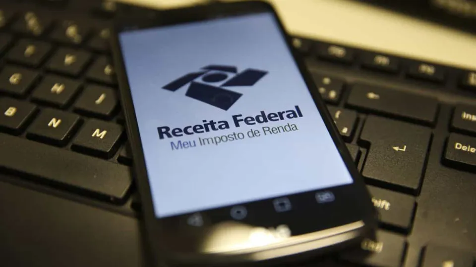 AGU oficia Google e Apple contra apps falsos sobre o Imposto de Renda