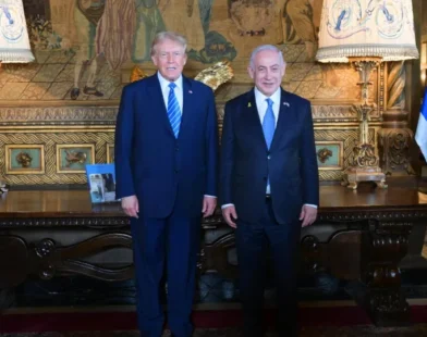 Ao lado de Trump nos EUA, Netanyahu volta a falar em realocação de palestinos em Gaza