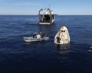 Após 9 meses no espaço, astronautas retornam com recepção inesperada