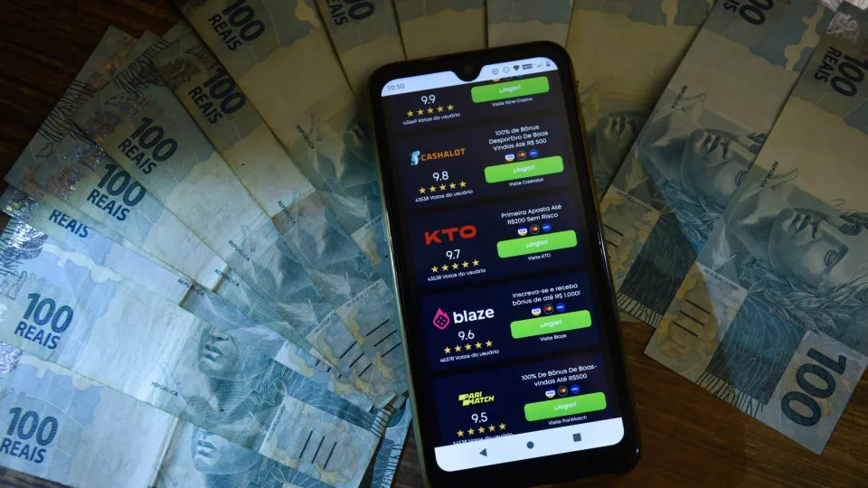 Apostadores destinam até R$ 30 bi por mês a bets, informa BC