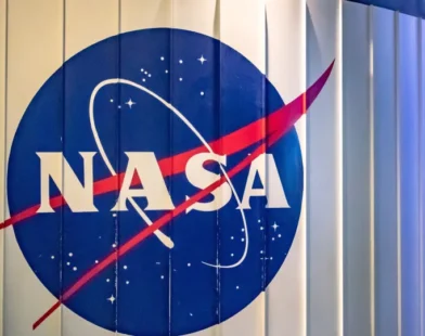 Astronautas da Nasa iniciam retorno à Terra após 9 meses