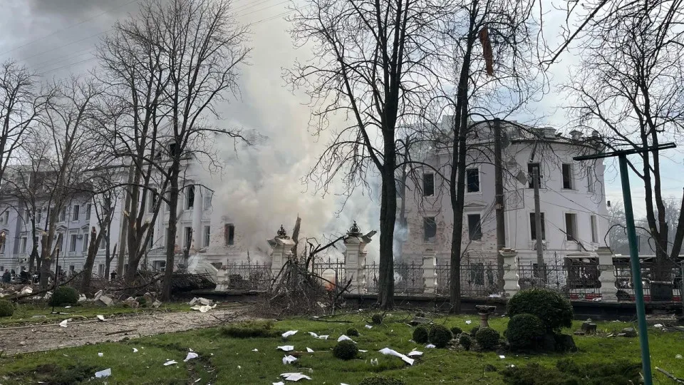 Ataque russo à cidade ucraniana de Sumy deixa 32 mortos