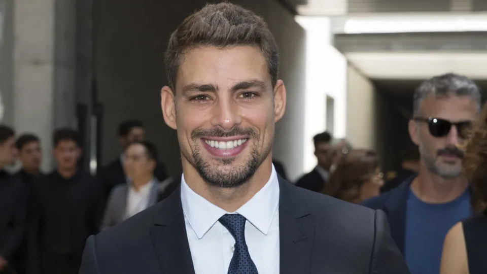 Atores fogem de perguntas sobre Cauã Reymond em festa de 'Dona de Mim'