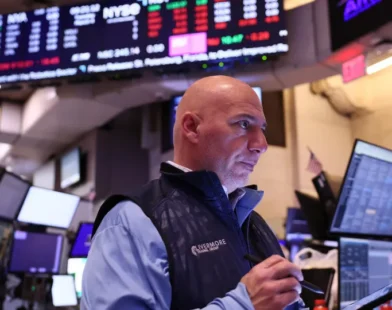 Bolsas globais e dólar têm forte queda depois de tarifaço de Trump