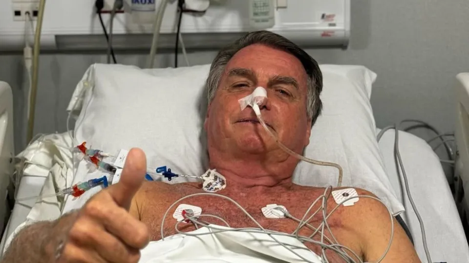 Bolsonaro participa de live em hospital e diz que terá alta na segunda-feira