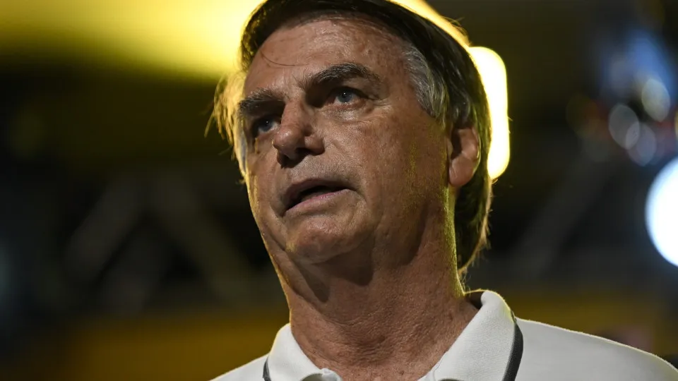 Bolsonaro tem piora clínica e em exames, diz boletim médico