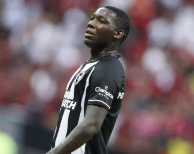 Botafogo bate Carabobo com gols dramáticos no fim e respira na Libertadores