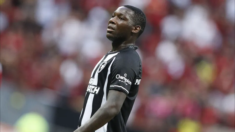 Botafogo bate Carabobo com gols dramáticos no fim e respira na Libertadores