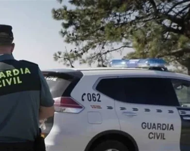 Casal é preso por manter três filhos em cárcere sujo e isolado desde 2021