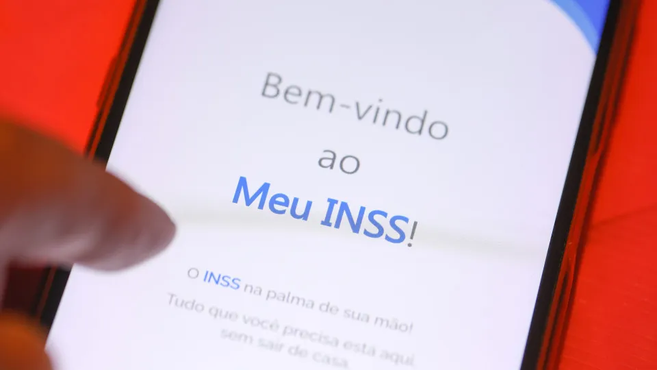 Cinco dirigentes do INSS são afastados por suspeita de irregularidades