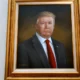 "Claramente o pior"? Autora de retrato reage após críticas de Trump