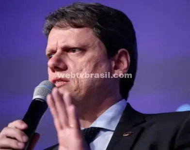 Com gestão desastrosa, Tarcísio cobra de Lula ajuda a moradores do Moinho