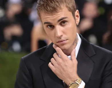Comportamento de Justin Bieber no Coachella deixa fãs preocupados