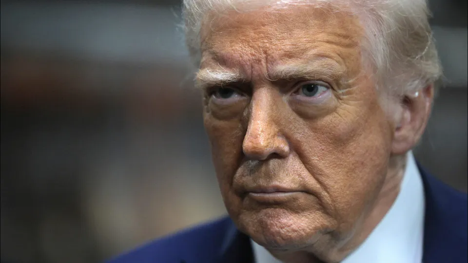 Conselheiro de Trump salvou contato errado ao vazar segredos militares dos EUA
