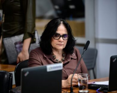 Damares pede à PGR impeachment de Lupi, ministro da Previdência Social