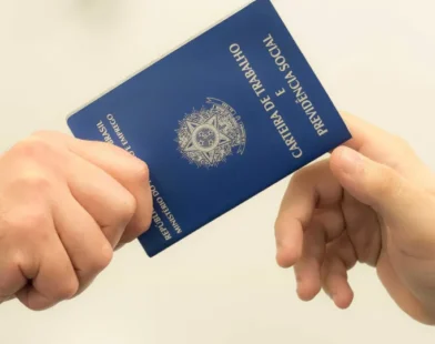 Desemprego entre jovens cai pela metade entre 2019 e 2024