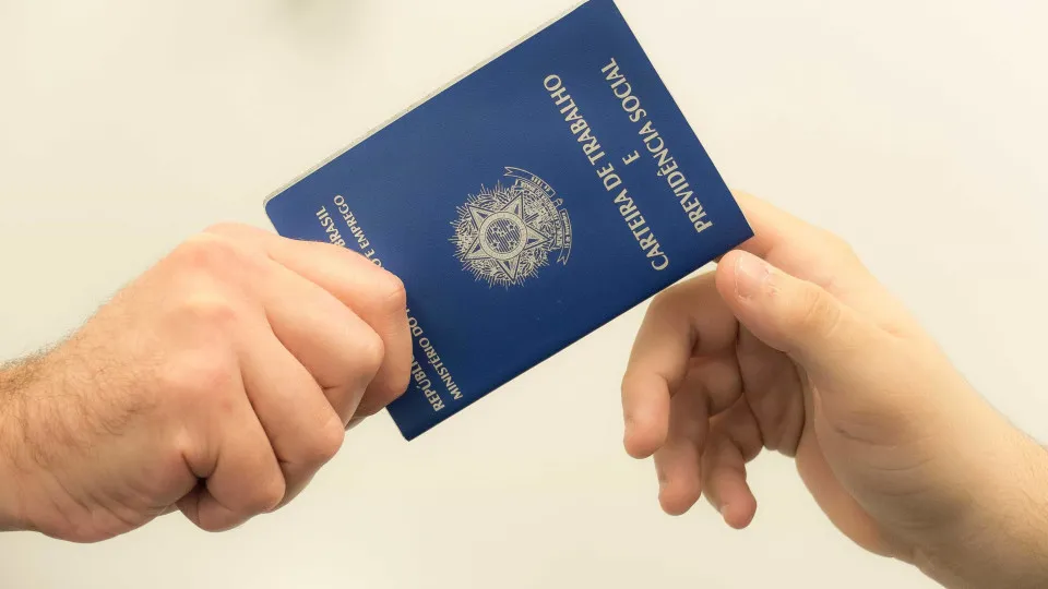 Desemprego entre jovens cai pela metade entre 2019 e 2024