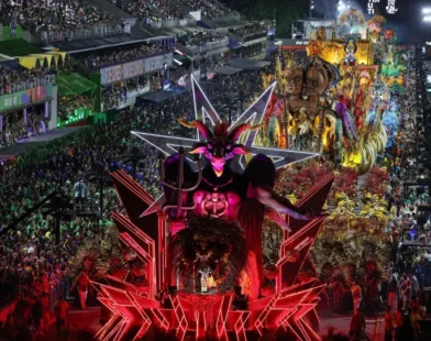 Desfile das Campeãs encerra Carnaval do Rio na Sapucaí