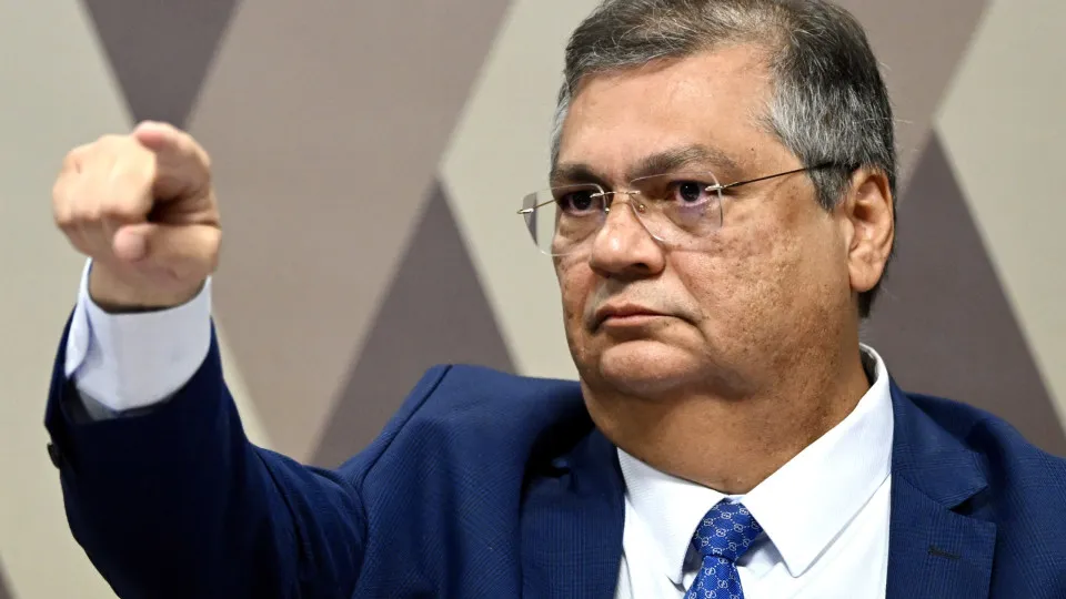 Dino manda estados e municípios prestarem contas de emendas Pix sob pena de brecar execução