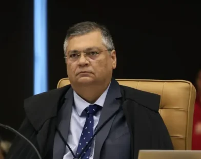 Dino suspende emendas para universidades e fundações de oito estados