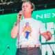 Diretor do Greenpeace é preso após protesto com tinta em embaixada dos EUA