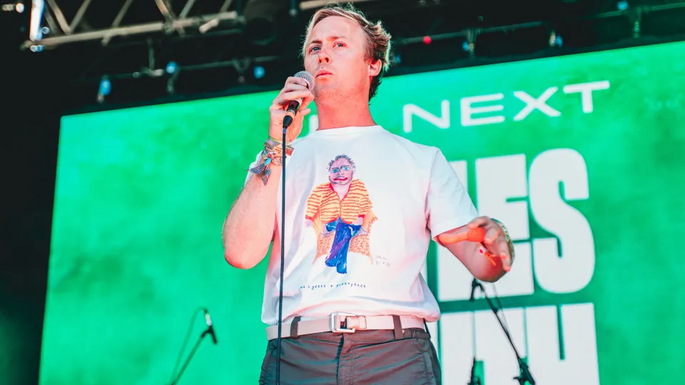 Diretor do Greenpeace é preso após protesto com tinta em embaixada dos EUA