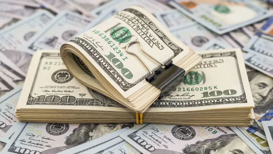 Dólar e Bolsa oscilam com conflito de informações sobre guerra comercial