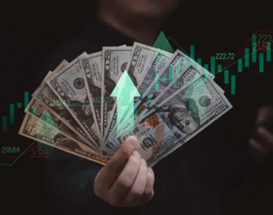 Dólar sobe por temor de recessão após China retaliar os EUA