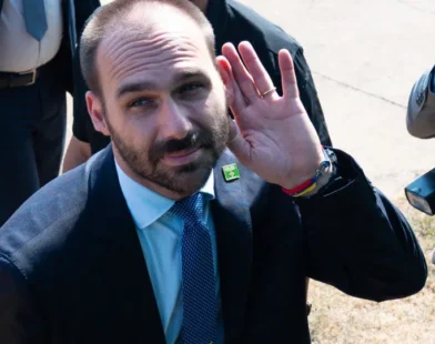Eduardo Bolsonaro nos EUA enfraquece PL e embaralha direita para 2026, avaliam aliados e rivais