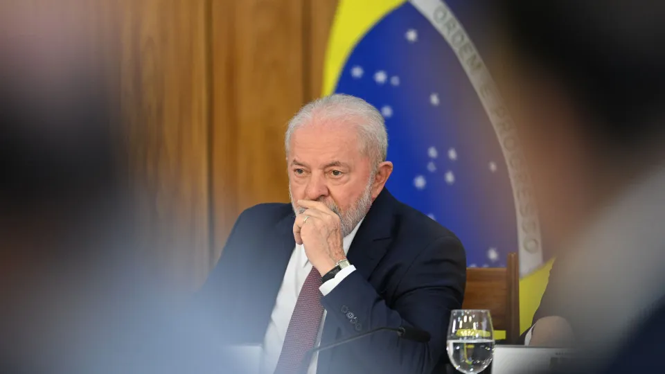 Elite deveria 'se olhar no espelho e ter vergonha', diz Lula em evento sobre educação