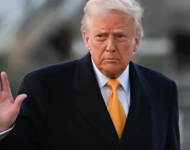 Europa anuncia retaliação a tarifas de Trump, com big techs e bancos americanos na mira