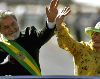 Fala sobre 'dona de casa' irrita filho de Lula com Marisa