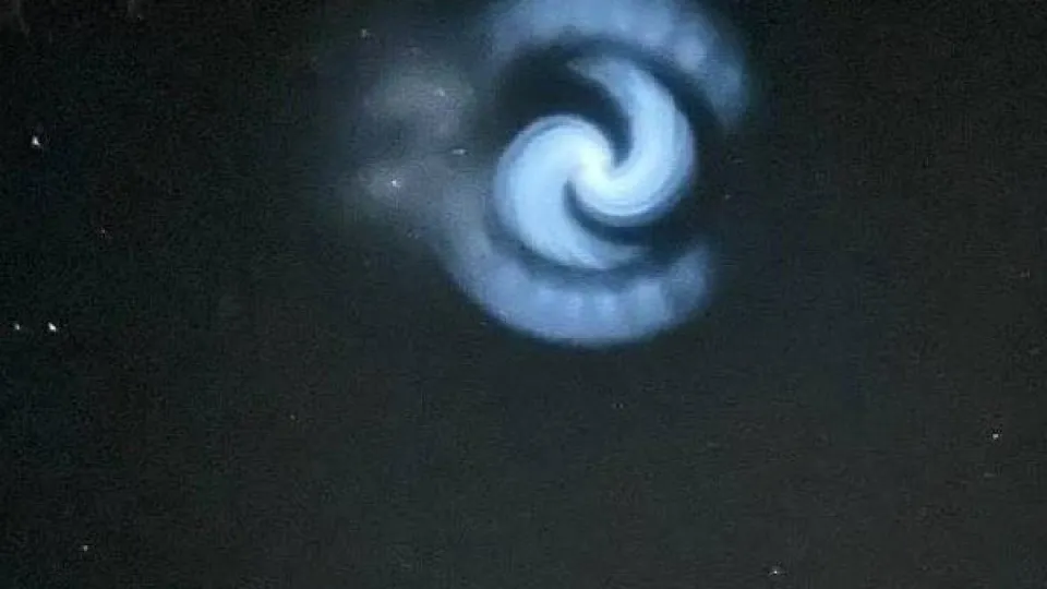 Fenômeno misterioso no céu intriga europeus e é associado à SpaceX
