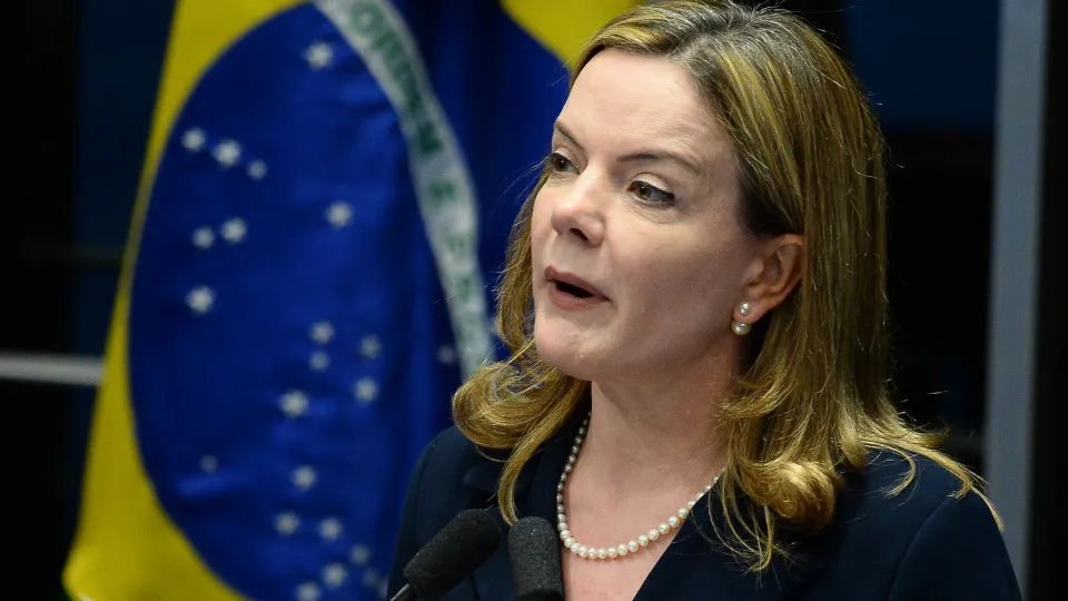 Gleisi diz que projeto da anistia não deve nem ir à discussão no Congresso