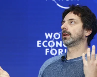 Google: cofundador defende volta ao escritório e 60 horas de trabalho
