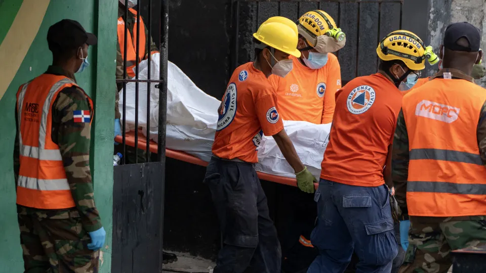 Governadora está entre os 124 mortos após desabamento em discoteca