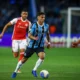 Grêmio e Internacional fazem Gre-Nal 447 na busca da reabilitação no Brasileirão