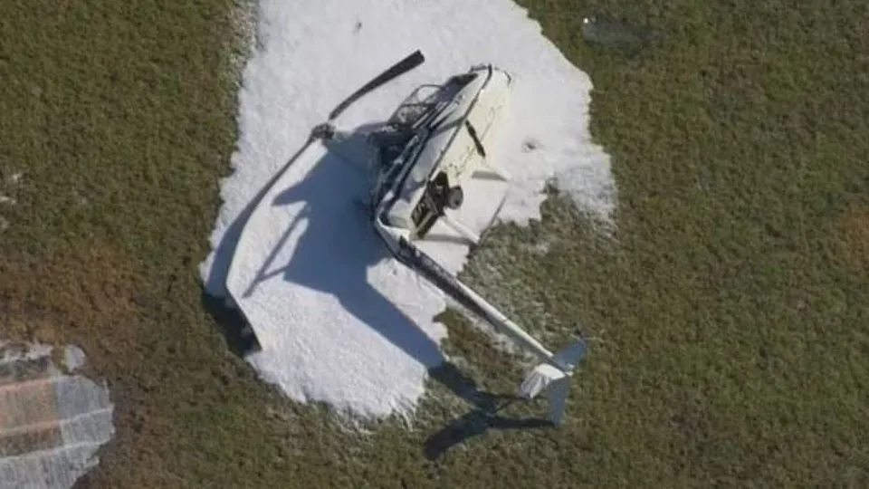 Helicóptero cai durante decolagem em aeroporto de Melbourne