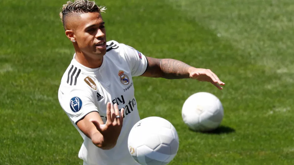 'Herdeiro' de CR7 explica fracasso no Real Madrid: "Há muita crítica..."
