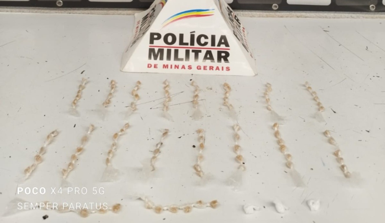 Homem com tornozeleira eletrônica é preso com mais de 100 pedras de crack em Divinópolis