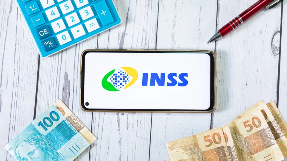 INSS paga primeira parcela do 13º e benefícios de abril a partir de quinta (24)