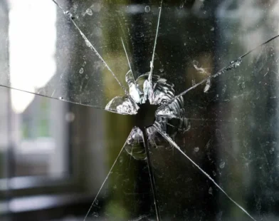 Idosa de 87 anos é baleada dentro de casa durante confronto em Salvador