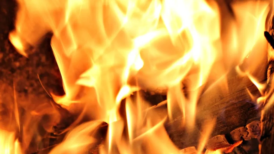 Incêndio em torre de 52 andares deixa 5 mortos e 19 feridos nos Emirados