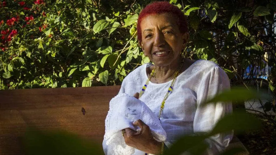 Internada após mal súbito, Leci Brandão ganha previsão de alta: 'Passa bem'