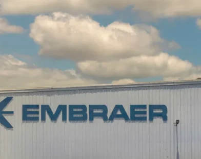Investidor poderá aplicar em ações de fabricante de 'carro voador' da Embraer pela Bolsa brasileira