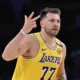Já classificado aos playoffs, Lakers recebem o Rockets; veja destaques da TV
