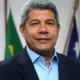 Jerônimo atua para estancar desgaste e corteja oponentes por reeleição na Bahia