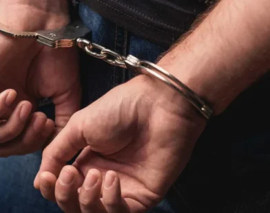 Jovem é preso com material nazista e conteúdo sexual infantil em SP