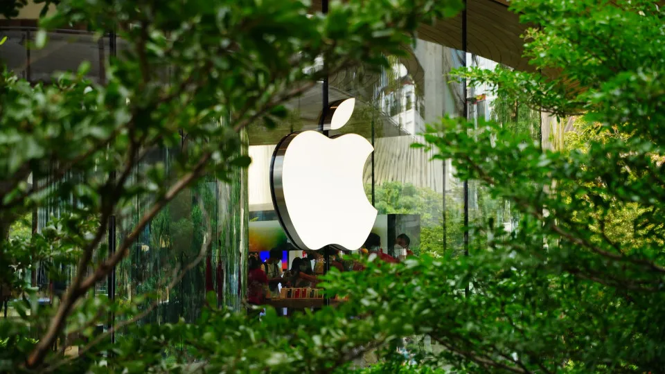 Justiça dá 90 dias para Apple liberar lojas alternativas no iOS no Brasil