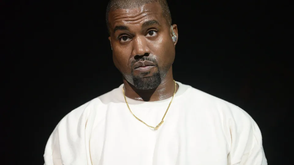 Kanye West diz que deveria ter tido filhos com Paris Hilton e não com Kim Kardashian
